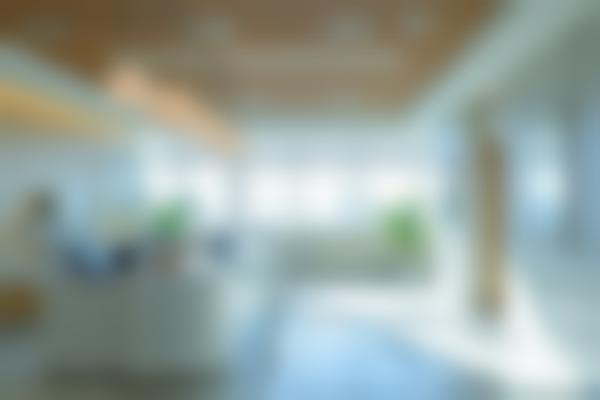 东莞男子拔牙夹出活蛆引热议！口腔健康警钟为种植牙需求铺路