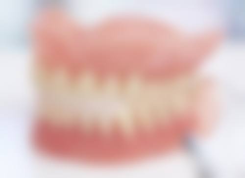 补牙一定要磨个大洞吗？不一定，磨洞与否及大小由龋坏程度定，不同情况处理方式有别！ 