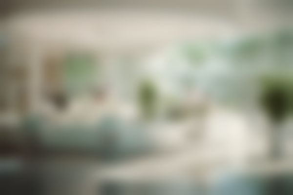 河南南阳方城万超口腔诊所张草医生优势：十余年临床经验，多领域口腔治疗技术娴熟规范轻柔 