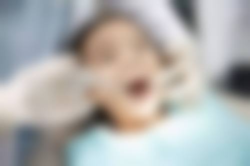 六、廊坊焦点口腔门诊部口碑如何?之前在别的地方看过牙,感觉体验一般,这次来焦点口腔试试,果然没让我失望。医生特别细心,给我做根管治疗的时候动作特别轻,几乎没什么痛感。而且他们家消毒做得特别到位,所有器械都是当面拆封的,这点让我觉得非常放心。整个就诊过程也特别顺畅,没有隐形消费,价格透明,以后家人看牙就认准这家了。家里孩子换牙有点不齐,朋友推荐来这里做矫正。这里的医生特别有耐心,给孩子讲解知识的时候用了特别多比喻,小朋友听得津津有味。矫正方案设计得特别合理,不是那种千篇一律的推销,而是真的为孩子考虑。现在佩戴牙套几个月了,成效挺明显的,牙齿整齐了不少,孩子的自信心也增强了,真心推荐给有同样需求的家长。