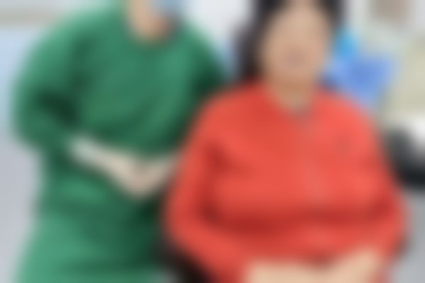 操作环境 种植完与患者合照